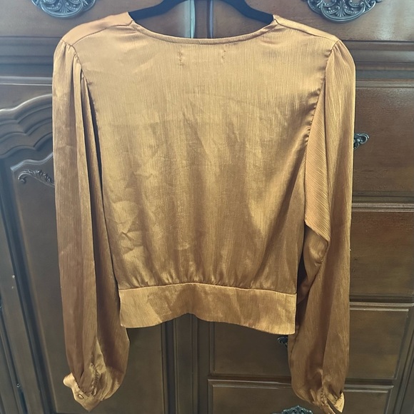 DO+BE Women's Gold Twist Front Top - Picture 5 of 7